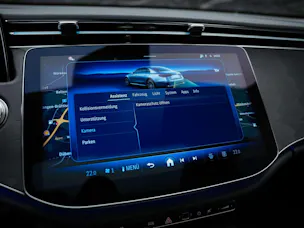 MERCEDES-BENZ E 220 AMG Line d 9G-Tronic *Werksgarantie*21" Felgen*Panorama*Lenkradheizung*