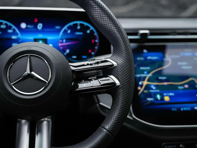 MERCEDES-BENZ E 220 d AMG Line 9G-Tronic *Werksgarantie*21" Felgen*Panorama*Lenkradheizung*