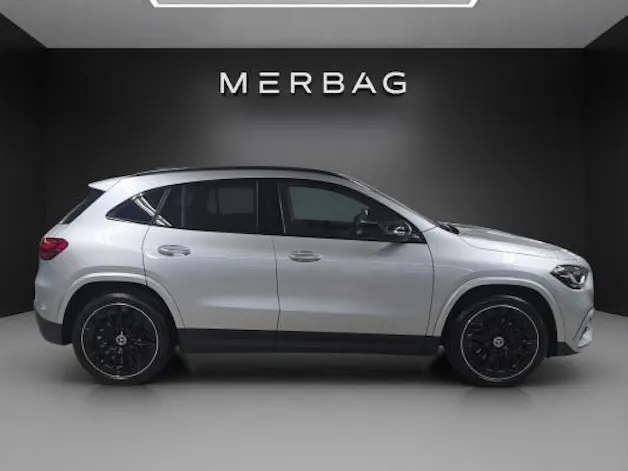 MERCEDES-BENZ GLA 200 Night Star 7G-D