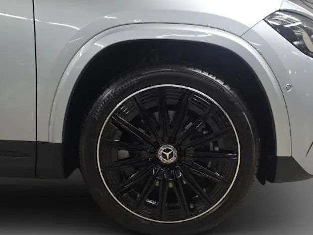 MERCEDES-BENZ GLA 200 Night Star 7G-D