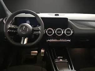 MERCEDES-BENZ GLA 200 Night Star 7G-D