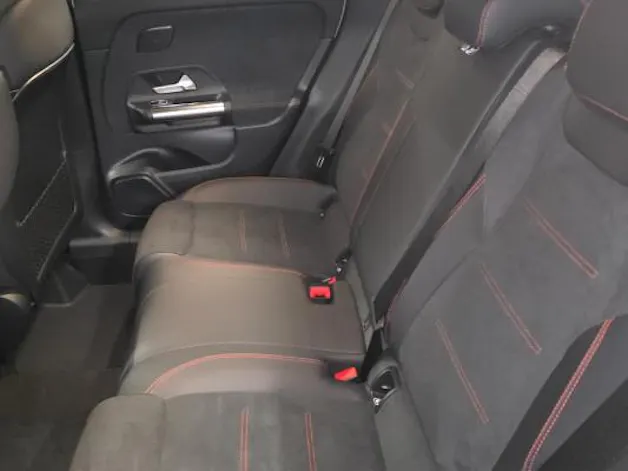 MERCEDES-BENZ GLA 200 Night Star 7G-D