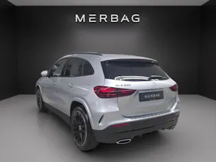 MERCEDES-BENZ GLA 200 Night Star 7G-D