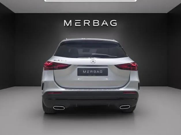 MERCEDES-BENZ GLA 200 Night Star 7G-D