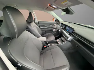 HYUNDAI Kona 65 kWh Electric Amplia + roues d’hiver gratuit