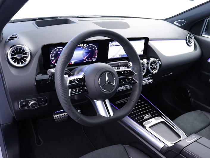image du véhicule MERCEDES-BENZ GLA 200