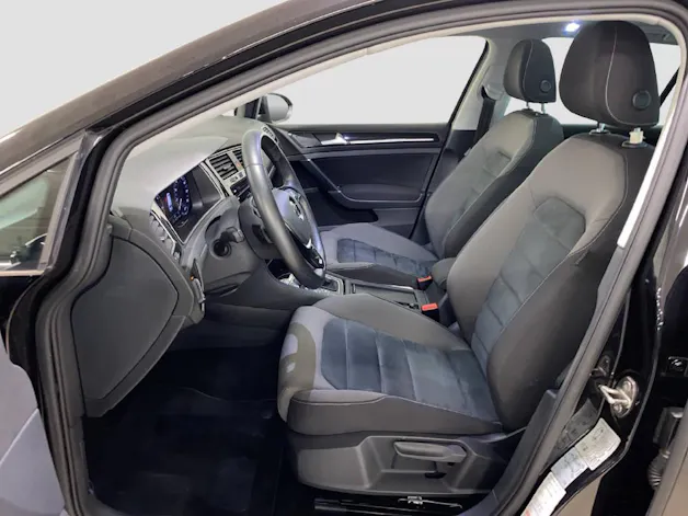 VW Golf VII Variant 2.0 TDI Highline DSG 4m