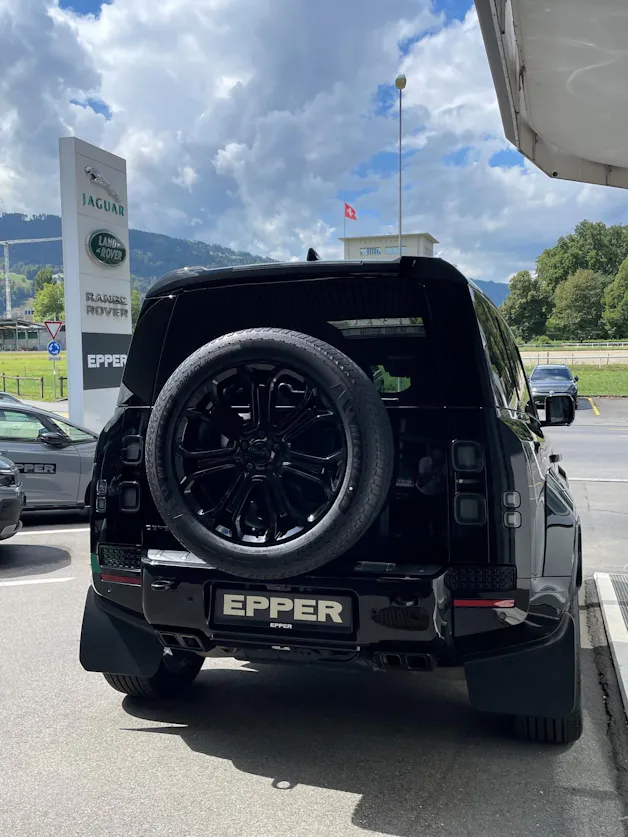 Land Rover Defender 110 4.4 V8 Octa Black