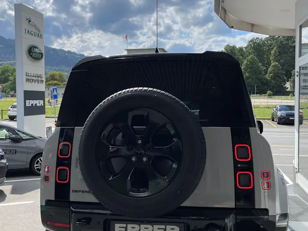 Land Rover Defender 110 3.0 D I6 D350 X-Dynamic SE