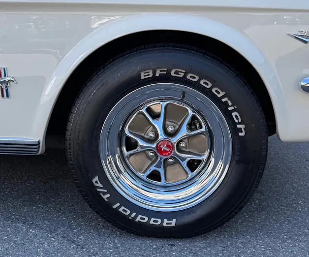 FORD Mustang V8 Fastback 302