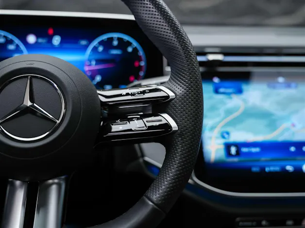 MERCEDES-BENZ E 220 d AMG Line 9G-Tronic "21" Felgen*Werksgarantie*Panorama*Lenkradheizung*