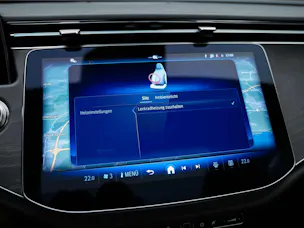 MERCEDES-BENZ E 220 d AMG Line 9G-Tronic "21" Felgen*Werksgarantie*Panorama*Lenkradheizung*