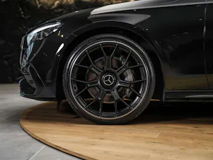 MERCEDES-BENZ E 220 d AMG Line 9G-Tronic "21" Felgen*Werksgarantie*Panorama*Lenkradheizung*