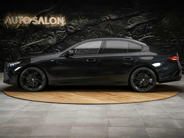 BMW 520i 48V M Sport Steptronic *ICONIC GLOW*Werksgarantie*21" Felgen*Sitzlüftung*