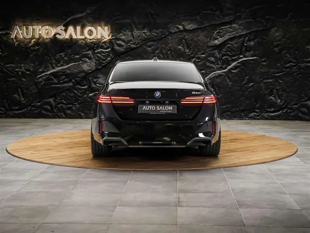 BMW 520i 48V M Sport Steptronic *ICONIC GLOW*Werksgarantie*21" Felgen*Sitzlüftung*