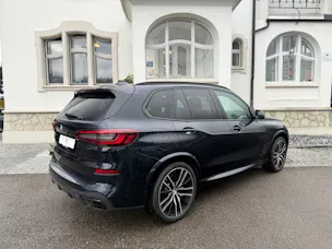 BMW X5 30d xDrive M-SPORT * 7 SITZER * 22 ZOLL ALUFELGEN *