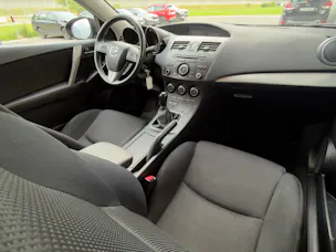 MAZDA 3 Hatchback 1.6 Red Edition