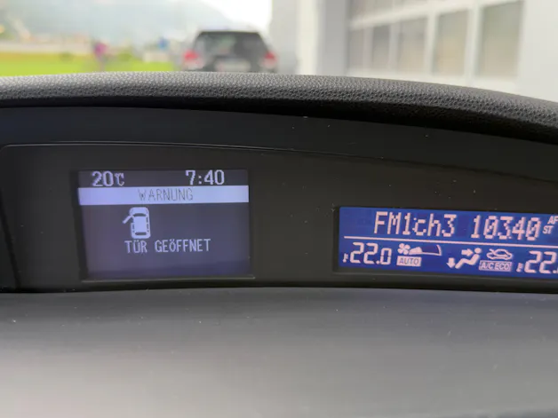 MAZDA 3 Hatchback 1.6 Red Edition