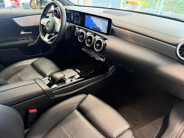 MERCEDES-BENZ A 250 AMG Line