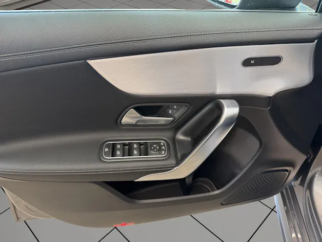 MERCEDES-BENZ A 250 AMG Line