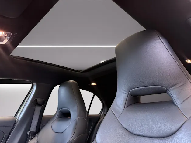 MERCEDES-BENZ A 250 AMG Line