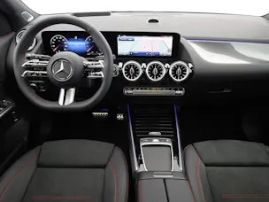 MERCEDES-BENZ GLA 200 7G-DCT