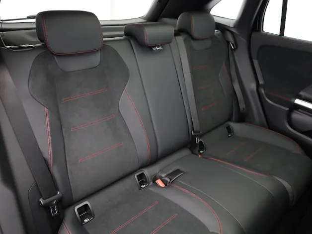 MERCEDES-BENZ GLA 200 7G-DCT