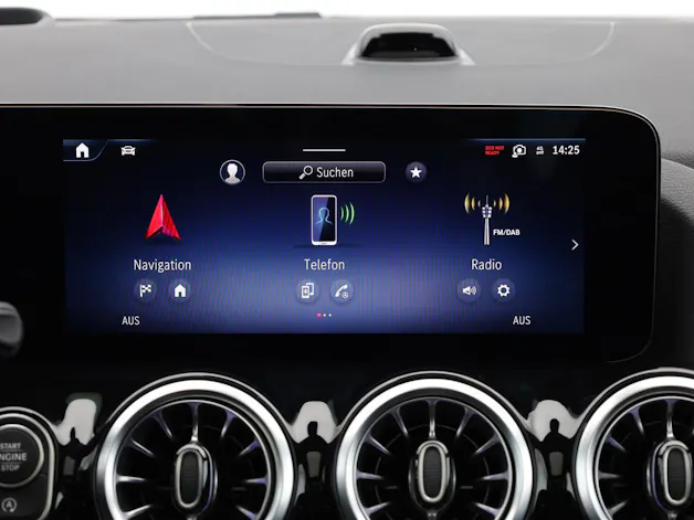 MERCEDES-BENZ GLA 200 7G-DCT