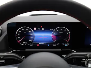 MERCEDES-BENZ GLA 200 7G-DCT