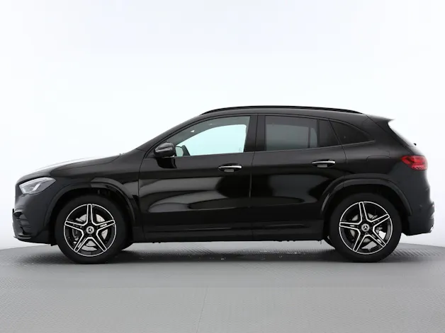 MERCEDES-BENZ GLA 200 7G-DCT