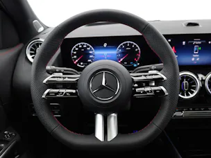 MERCEDES-BENZ GLA 200 7G-DCT