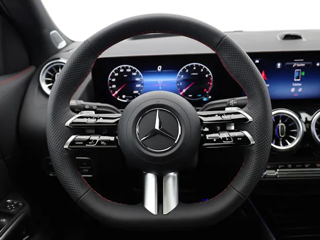 MERCEDES-BENZ GLA 200 7G-DCT