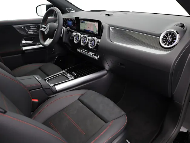 MERCEDES-BENZ GLA 200 7G-DCT