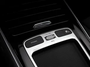 MERCEDES-BENZ GLA 200 7G-DCT