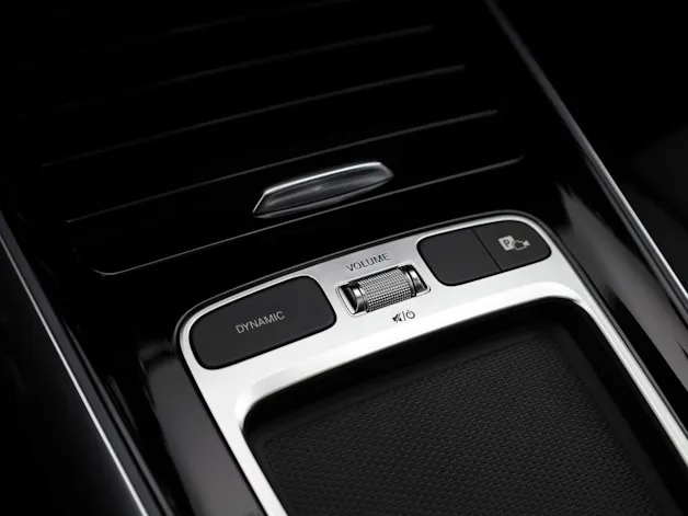 MERCEDES-BENZ GLA 200 7G-DCT