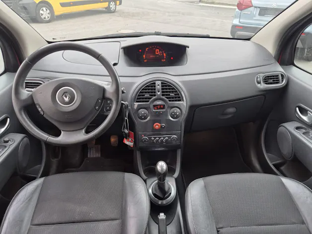 RENAULT Modus 1.2 16V T Dynamique