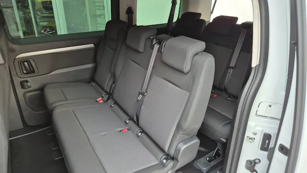 PEUGEOT Traveller Business Short Aut-8 KMU Helvetia