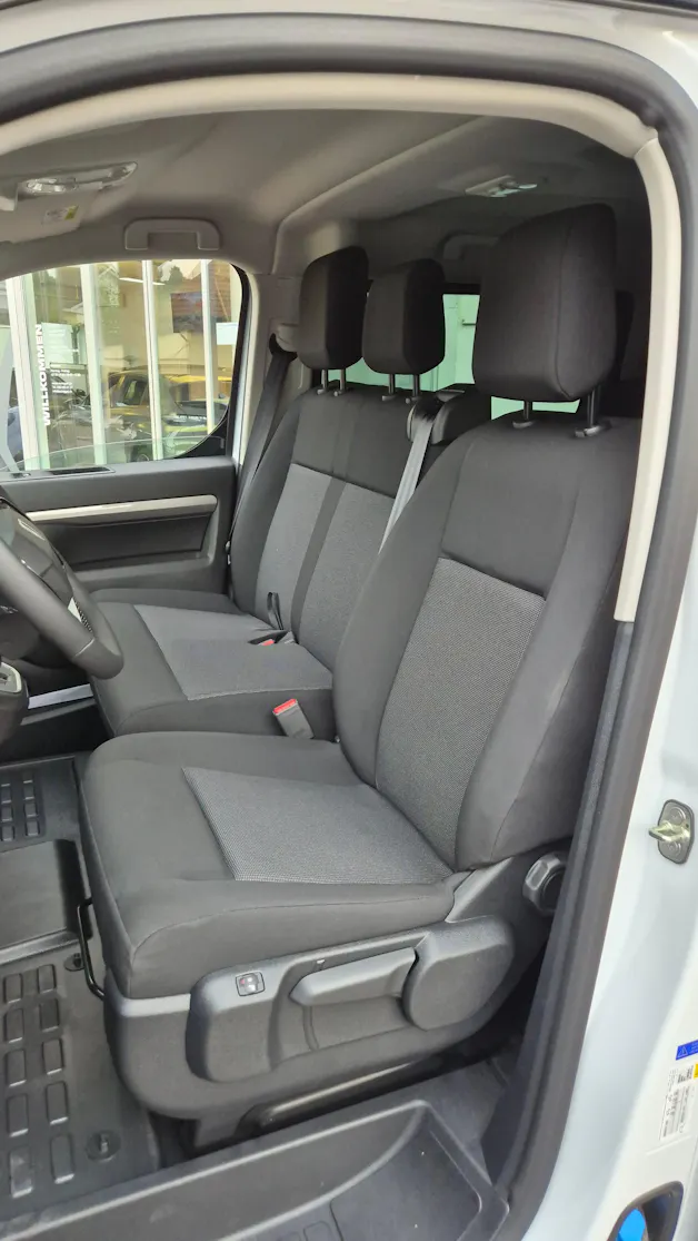 PEUGEOT Traveller Business Short Aut-8 KMU Helvetia
