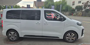 PEUGEOT Traveller Business Short Aut-8 KMU Helvetia