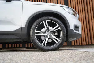 VOLVO XC40 B5 BENZIN MILD HYBRID AWD R-DESIGN ULTIMATE GEARTRONIC l 250 PS