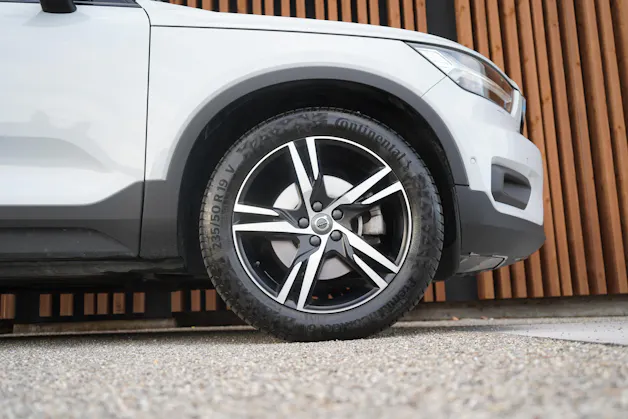 VOLVO XC40 B5 BENZIN MILD HYBRID AWD R-DESIGN ULTIMATE GEARTRONIC l 250 PS