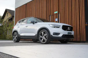 VOLVO XC40 B5 BENZIN MILD HYBRID AWD R-DESIGN ULTIMATE GEARTRONIC l 250 PS