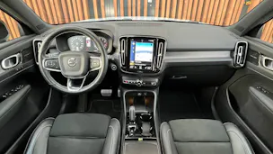 VOLVO XC40 B5 BENZIN MILD HYBRID AWD R-DESIGN ULTIMATE GEARTRONIC l 250 PS
