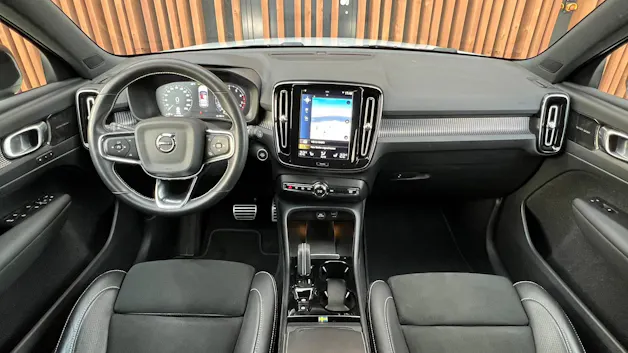 VOLVO XC40 B5 BENZIN MILD HYBRID AWD R-DESIGN ULTIMATE GEARTRONIC l 250 PS
