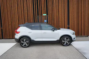 VOLVO XC40 B5 BENZIN MILD HYBRID AWD R-DESIGN ULTIMATE GEARTRONIC l 250 PS