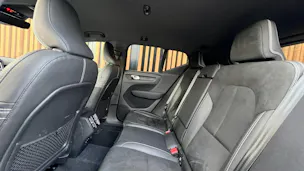VOLVO XC40 B5 BENZIN MILD HYBRID AWD R-DESIGN ULTIMATE GEARTRONIC l 250 PS