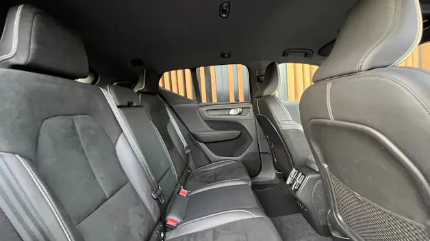 VOLVO XC40 B5 BENZIN MILD HYBRID AWD R-DESIGN ULTIMATE GEARTRONIC l 250 PS