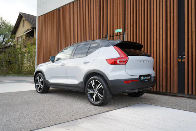 VOLVO XC40 B5 BENZIN MILD HYBRID AWD R-DESIGN ULTIMATE GEARTRONIC l 250 PS