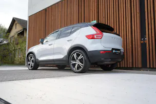VOLVO XC40 B5 BENZIN MILD HYBRID AWD R-DESIGN ULTIMATE GEARTRONIC l 250 PS