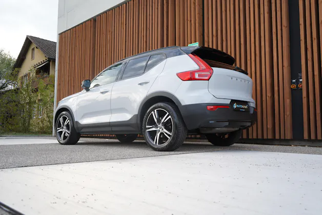 VOLVO XC40 B5 BENZIN MILD HYBRID AWD R-DESIGN ULTIMATE GEARTRONIC l 250 PS